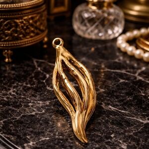 VINTAGE 1970S GOLD PLATED ABSTRACT PENDANT CHARM MADE IN USA